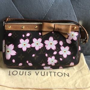 ⭐SOLD⭐ Louis Vuitton Limited Edition Pochette